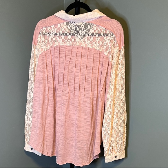 POL Pink and Cream Lace Button Down Shirt - Picture 5 of 5